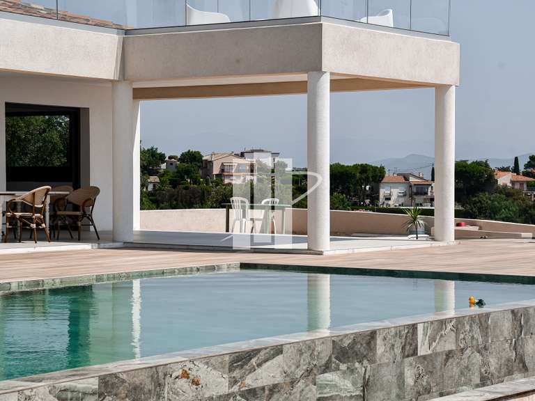 House Roquebrune-sur-Argens - 4 bedrooms - 280m²