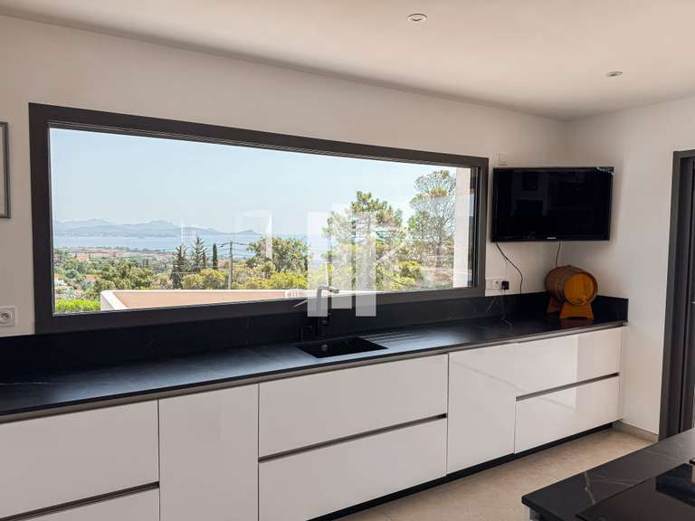 House Roquebrune-sur-Argens - 4 bedrooms - 280m²