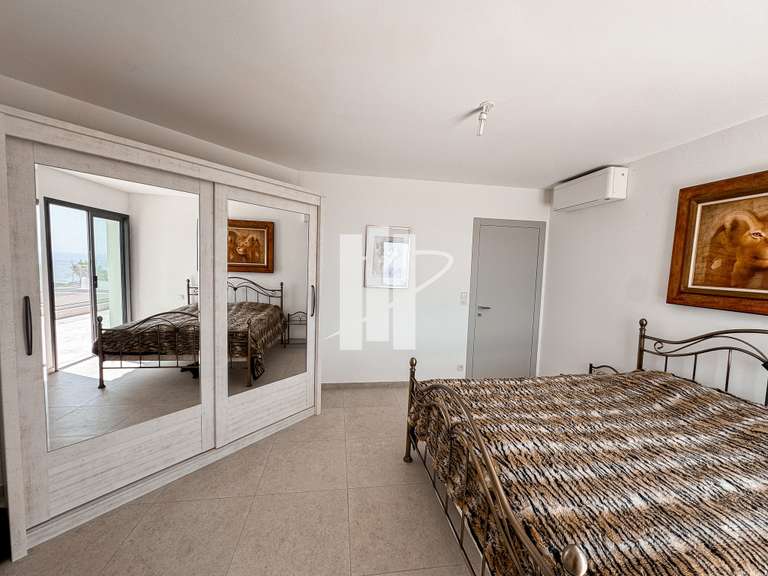 House Roquebrune-sur-Argens - 4 bedrooms - 280m²