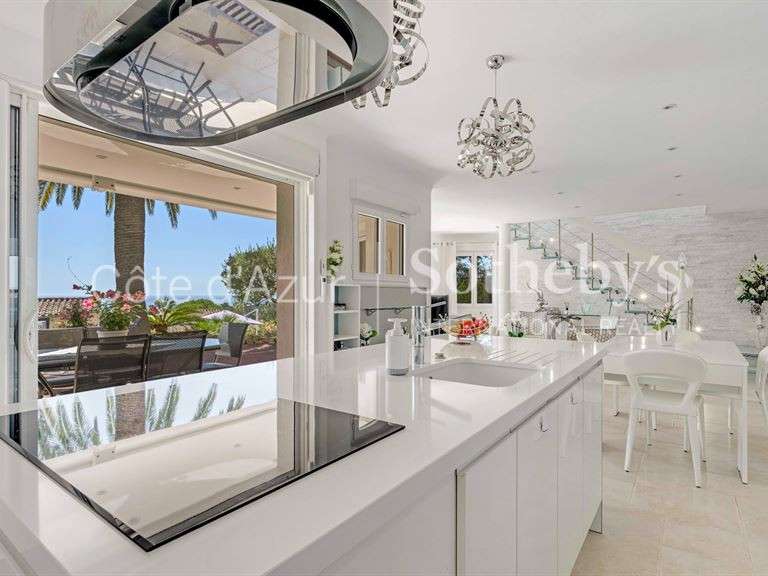 House Roquebrune-sur-Argens - 4 bedrooms - 145m²