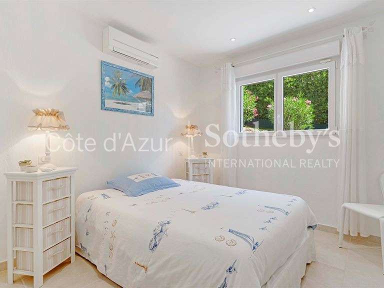 House Roquebrune-sur-Argens - 4 bedrooms - 145m²