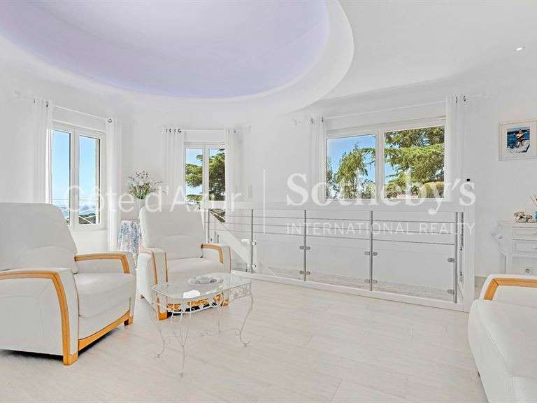 House Roquebrune-sur-Argens - 4 bedrooms - 145m²