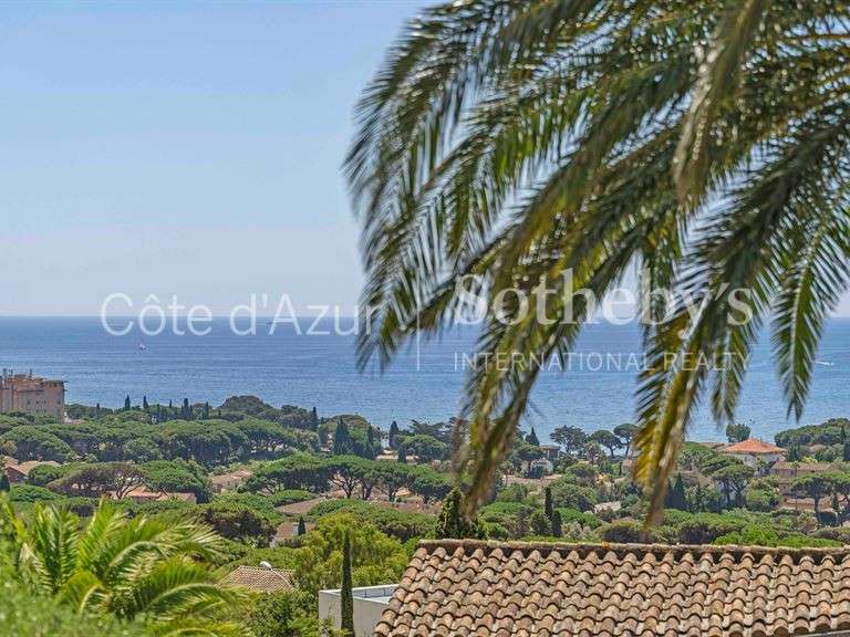 House Roquebrune-sur-Argens - 4 bedrooms - 145m²