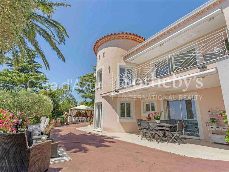 House Roquebrune-sur-Argens - 4 bedrooms - 145m²