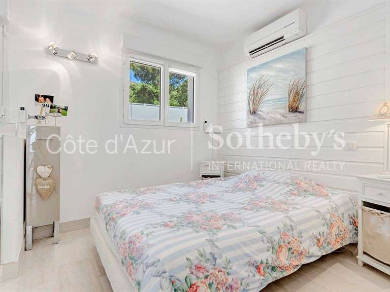 House Roquebrune-sur-Argens - 4 bedrooms - 145m²