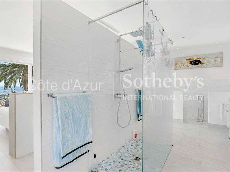 House Roquebrune-sur-Argens - 4 bedrooms - 145m²