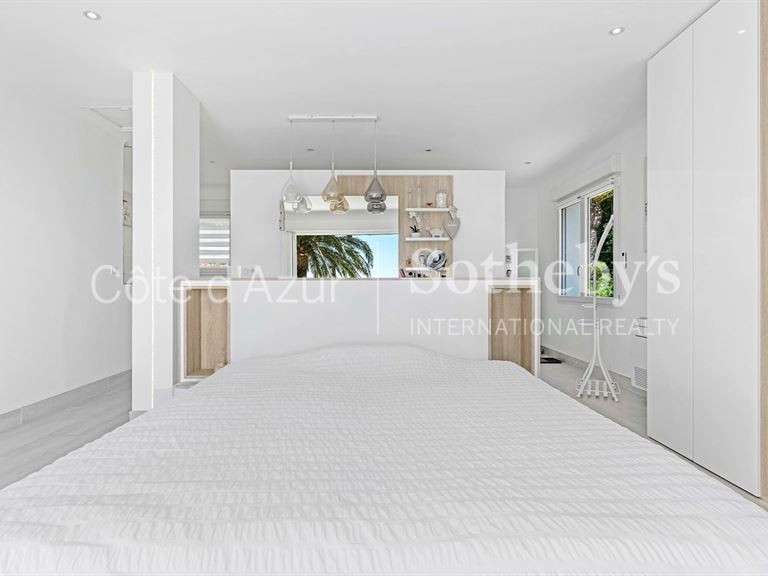 House Roquebrune-sur-Argens - 4 bedrooms - 145m²