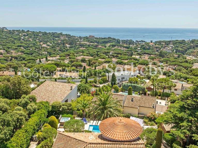 House Roquebrune-sur-Argens - 4 bedrooms - 145m²