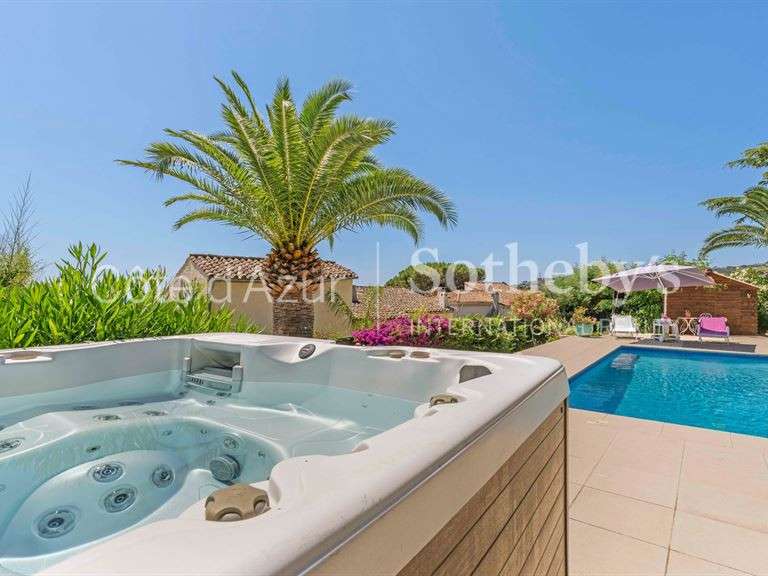 House Roquebrune-sur-Argens - 4 bedrooms - 145m²