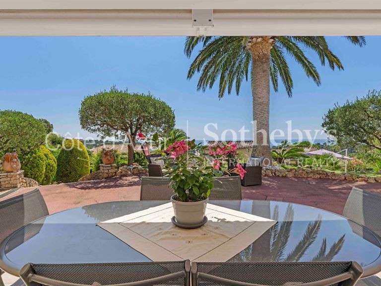 House Roquebrune-sur-Argens - 4 bedrooms - 145m²