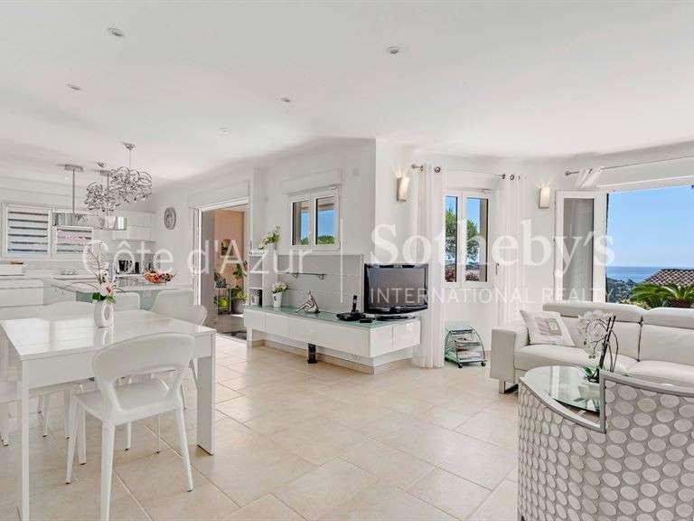 House Roquebrune-sur-Argens - 4 bedrooms - 145m²