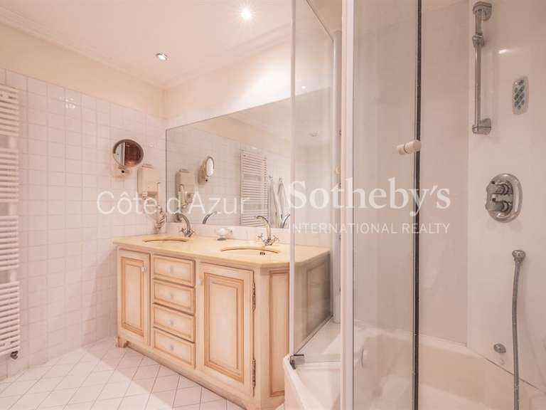 House Roquebrune-sur-Argens - 10 bedrooms - 650m²