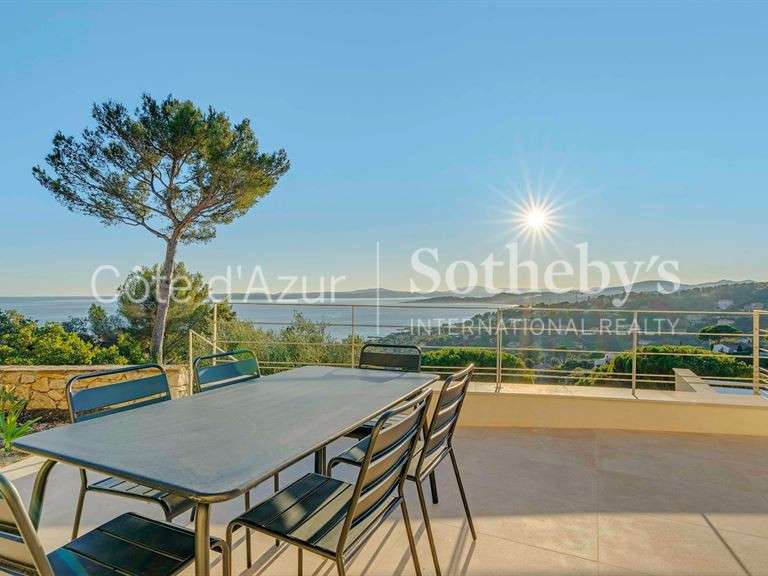 House with Sea view Roquebrune-sur-Argens - 4 bedrooms - 230m²