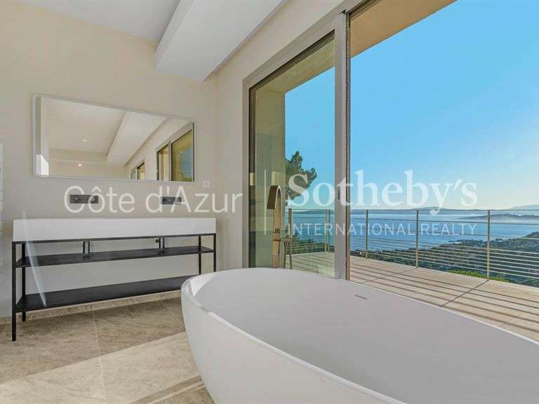 House with Sea view Roquebrune-sur-Argens - 4 bedrooms - 230m²