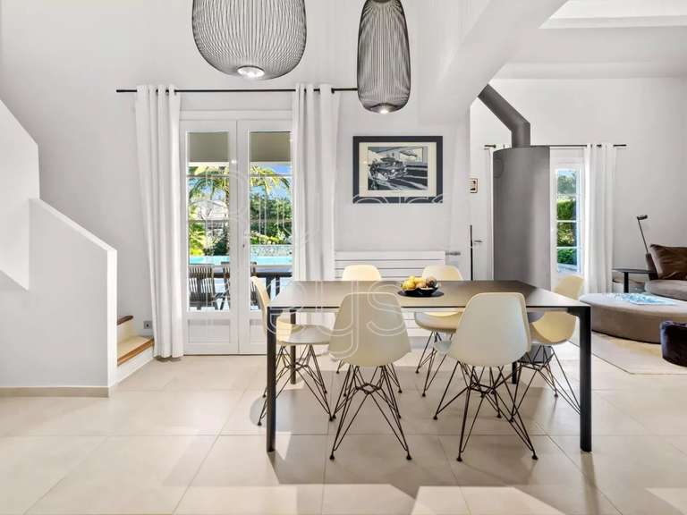 Maison Roquebrune-sur-Argens - 4 chambres - 181m²