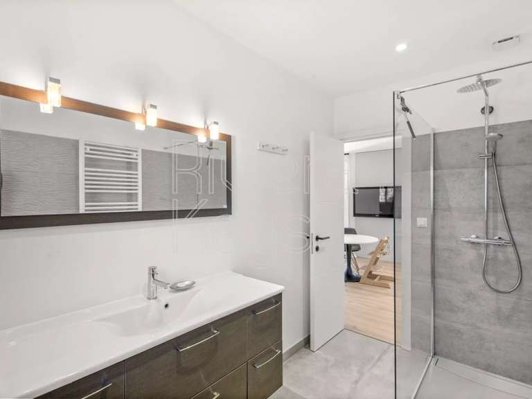 Maison Roquebrune-sur-Argens - 4 chambres - 181m²