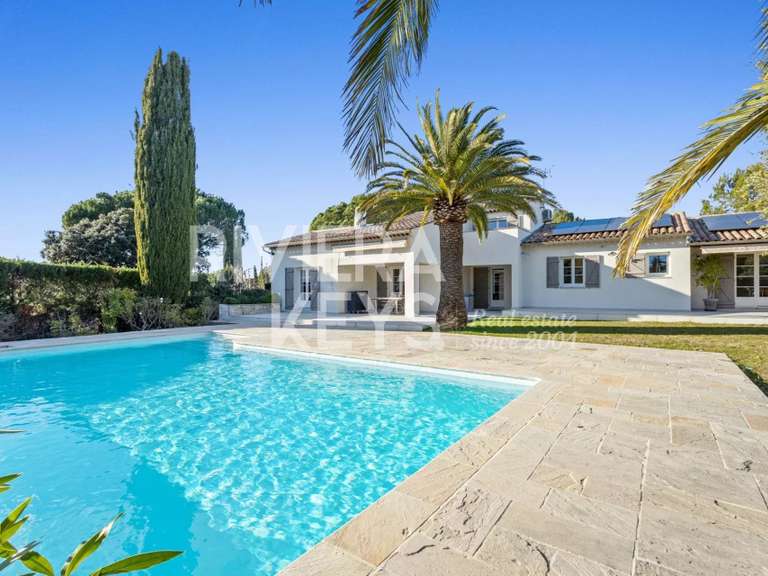 House Roquebrune-sur-Argens - 4 bedrooms - 181m²