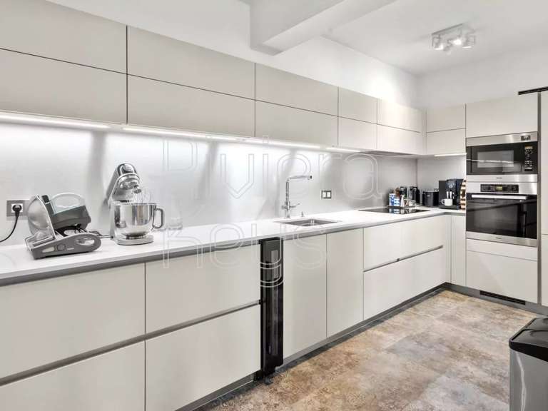 Maison Roquebrune-sur-Argens - 4 chambres - 181m²