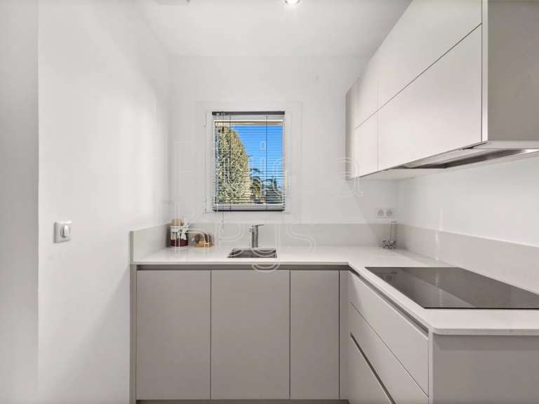 Maison Roquebrune-sur-Argens - 4 chambres - 181m²