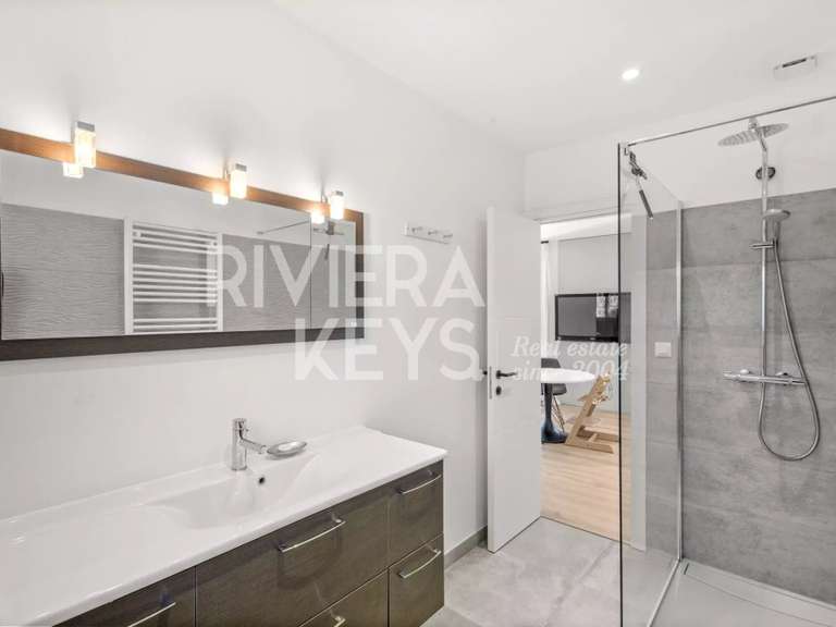 House Roquebrune-sur-Argens - 4 bedrooms - 181m²