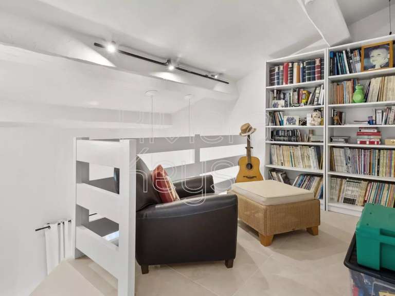 Maison Roquebrune-sur-Argens - 4 chambres - 181m²