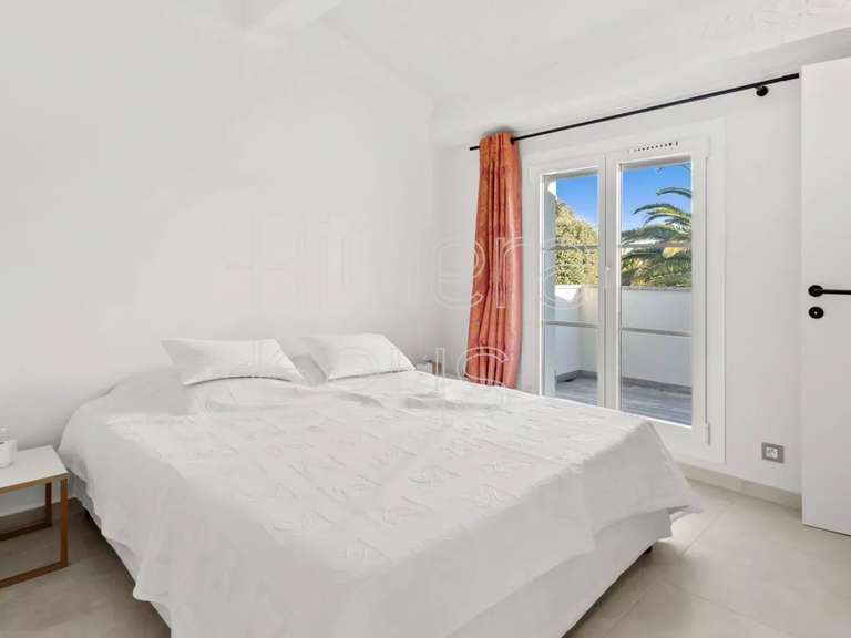 Maison Roquebrune-sur-Argens - 4 chambres - 181m²