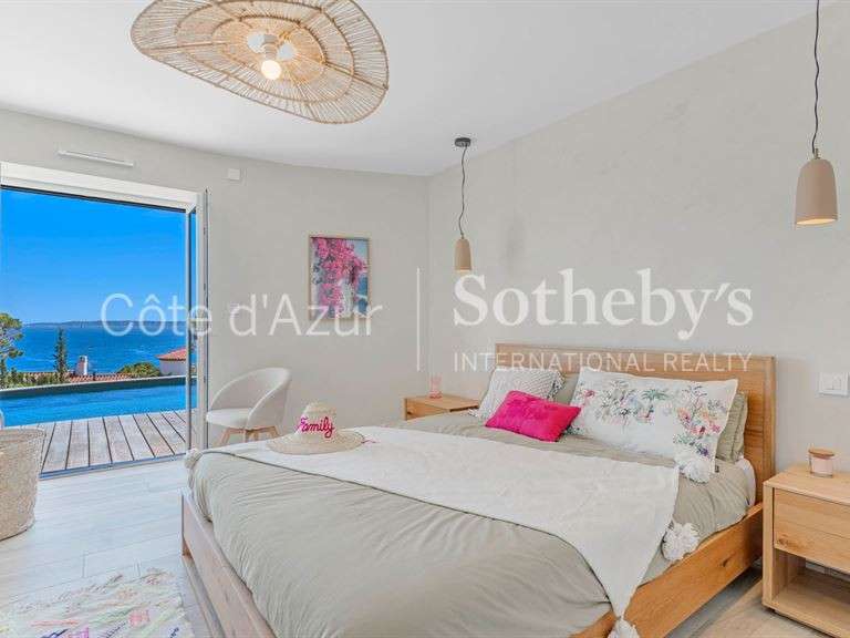 House with Sea view Roquebrune-sur-Argens - 5 bedrooms - 230m²