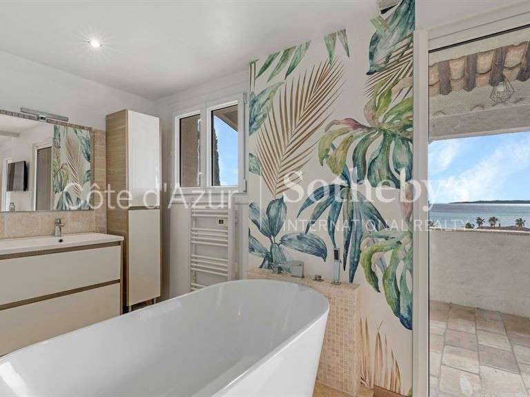 House with Sea view Roquebrune-sur-Argens - 6 bedrooms - 250m²
