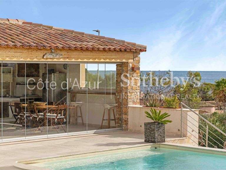 House with Sea view Roquebrune-sur-Argens - 6 bedrooms - 250m²