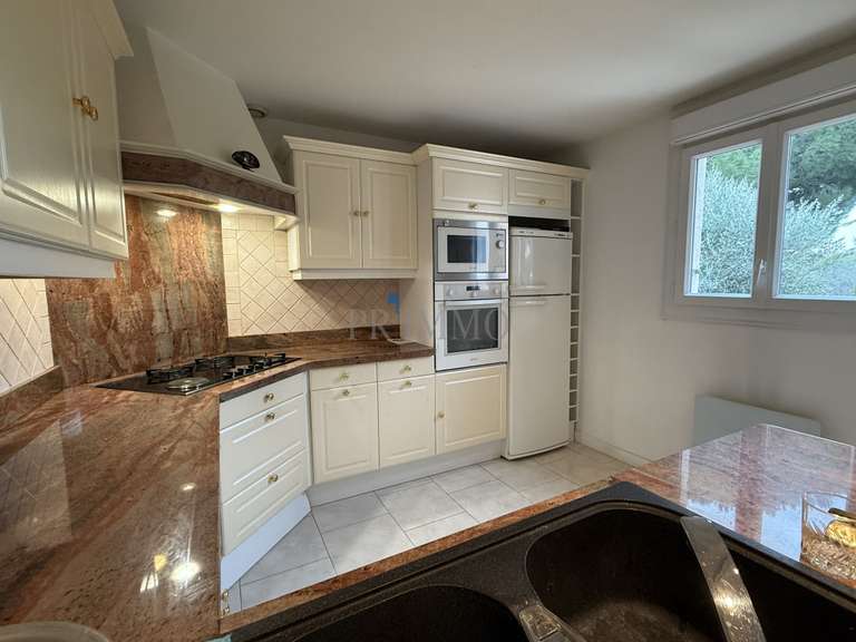 House Roquebrune-sur-Argens - 3 bedrooms - 113m²