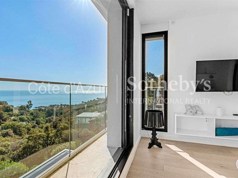 House with Sea view Roquebrune-sur-Argens - 6 bedrooms - 265m²