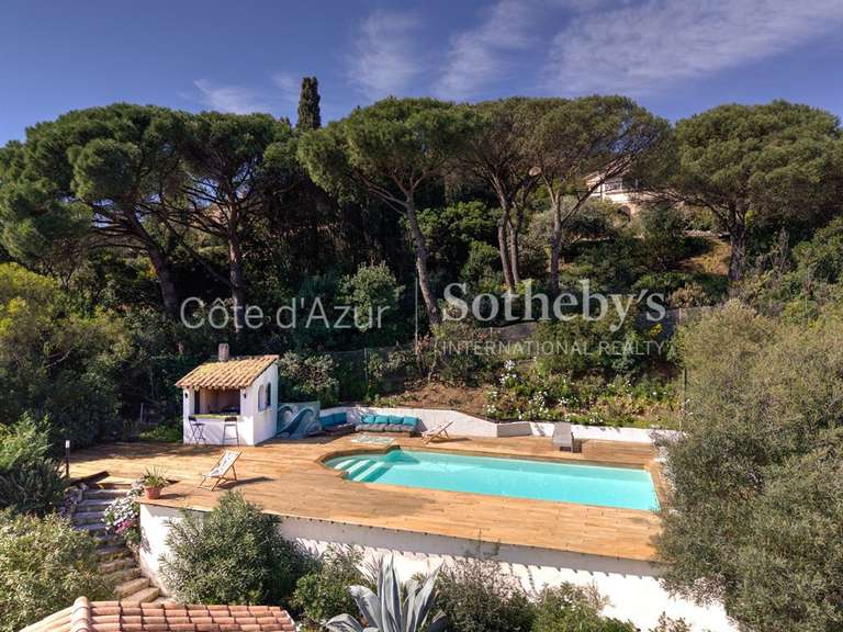 Maison Roquebrune-sur-Argens - 4 chambres - 183m²