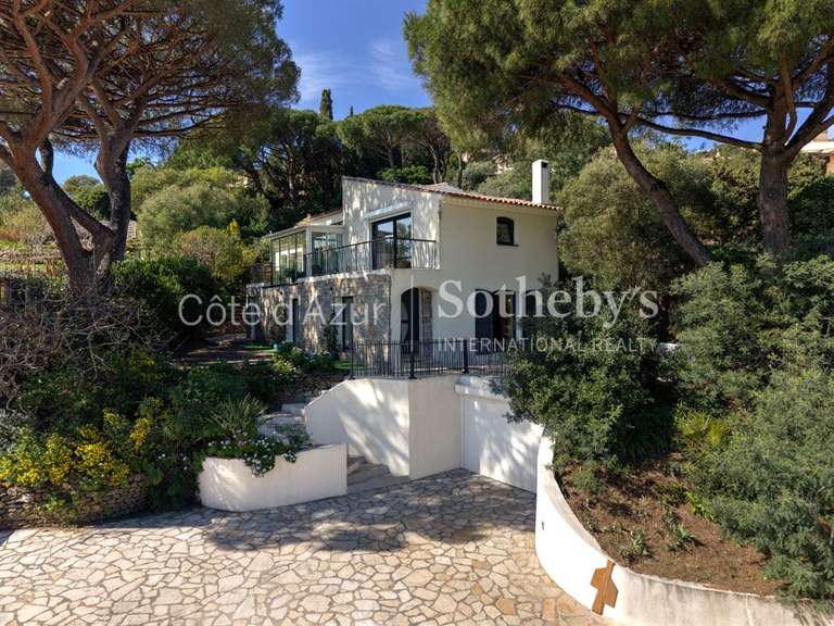 Maison Roquebrune-sur-Argens - 4 chambres - 183m²