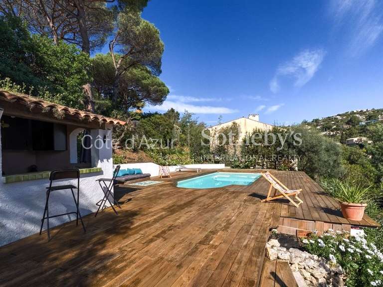 Maison Roquebrune-sur-Argens - 4 chambres - 183m²