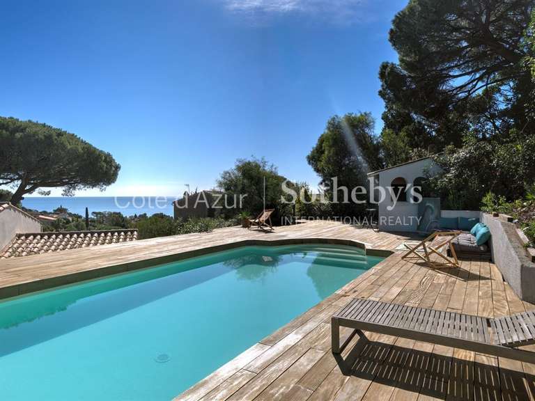Maison Roquebrune-sur-Argens - 4 chambres - 183m²