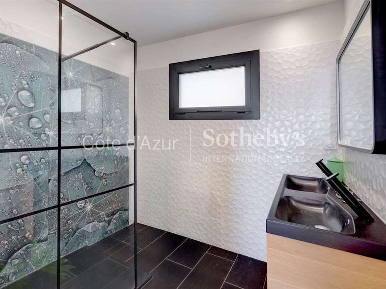 Maison Roquebrune-sur-Argens - 4 chambres - 183m²