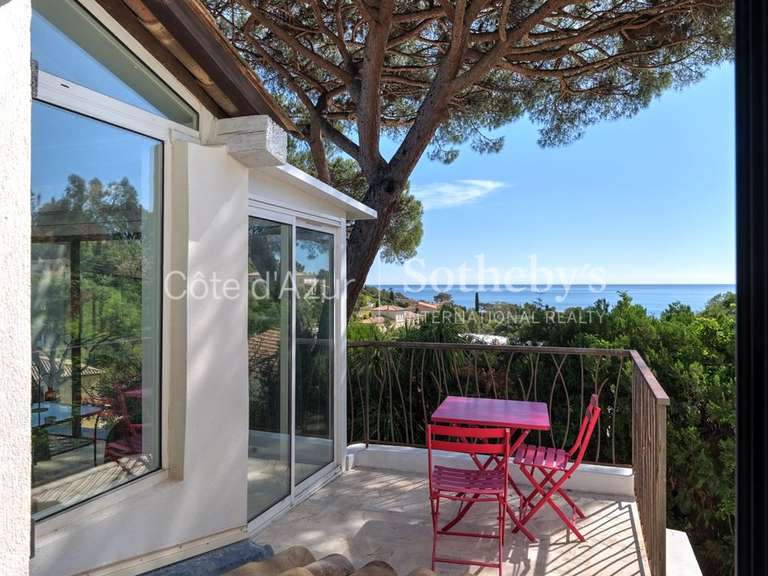 Maison Roquebrune-sur-Argens - 4 chambres - 183m²