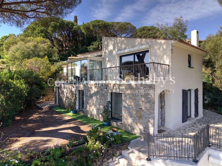 Maison Roquebrune-sur-Argens - 4 chambres - 183m²