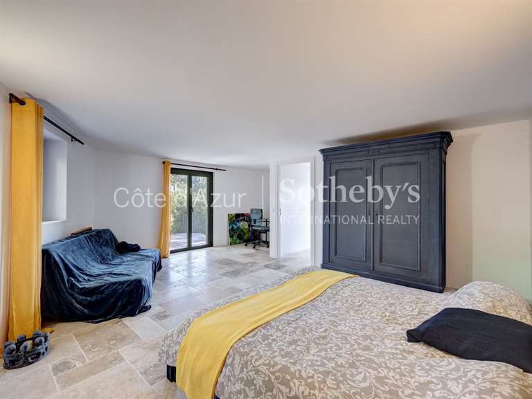 Maison Roquebrune-sur-Argens - 4 chambres - 183m²