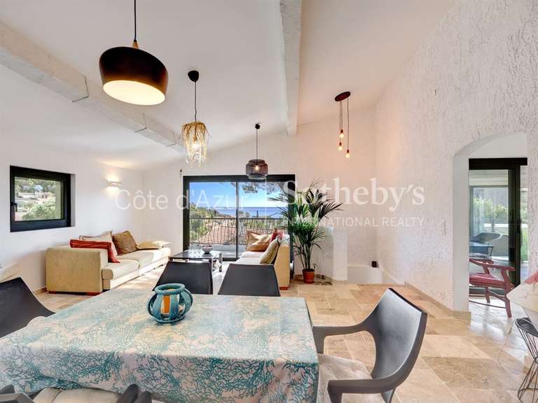 Maison Roquebrune-sur-Argens - 4 chambres - 183m²