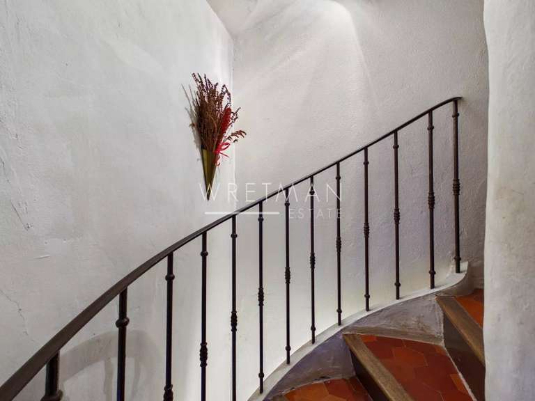 Maison Roquebrune-sur-Argens - 5 chambres - 244m²