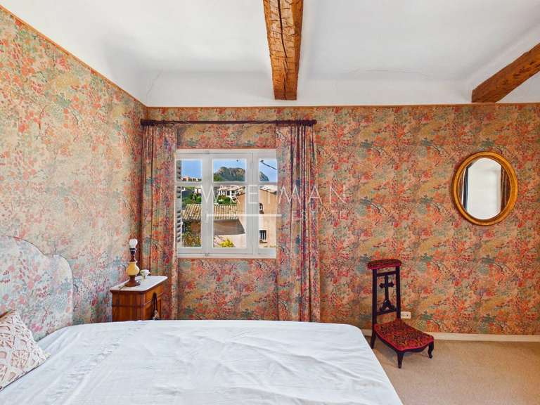 Maison Roquebrune-sur-Argens - 5 chambres - 244m²