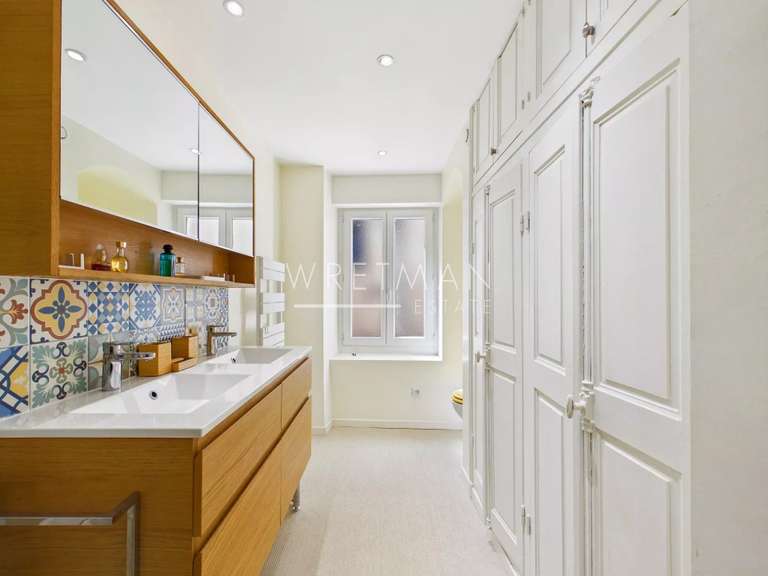 Maison Roquebrune-sur-Argens - 5 chambres - 244m²