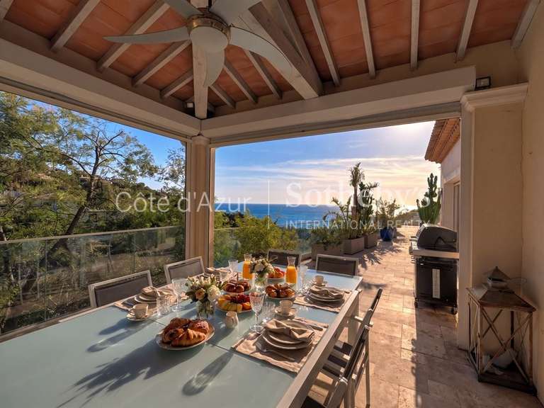 Maison avec Vue sur mer Roquebrune-sur-Argens - 5 chambres - 216m²