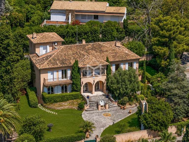 Maison Roquebrune-sur-Argens - 10 chambres - 775m²