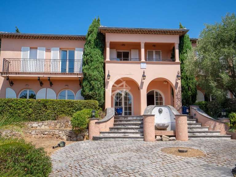 Maison Roquebrune-sur-Argens - 10 chambres - 775m²