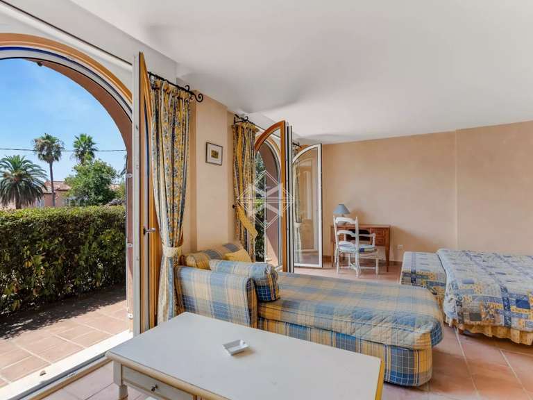 Maison Roquebrune-sur-Argens - 10 chambres - 775m²