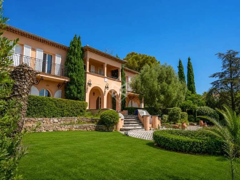 Maison Roquebrune-sur-Argens - 10 chambres - 775m²
