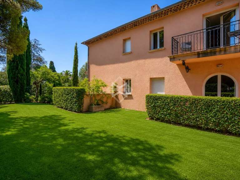 Maison Roquebrune-sur-Argens - 10 chambres - 775m²
