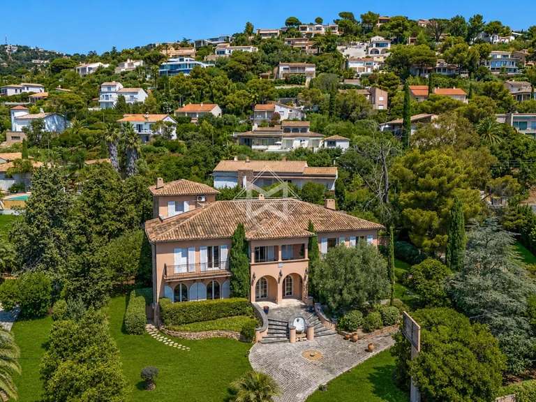 Maison Roquebrune-sur-Argens - 10 chambres - 775m²